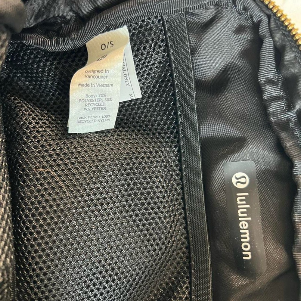 Lululemon 1L Fleece Everywhere Belt Bag Black with Gold Hardware - Picture 5 of 6